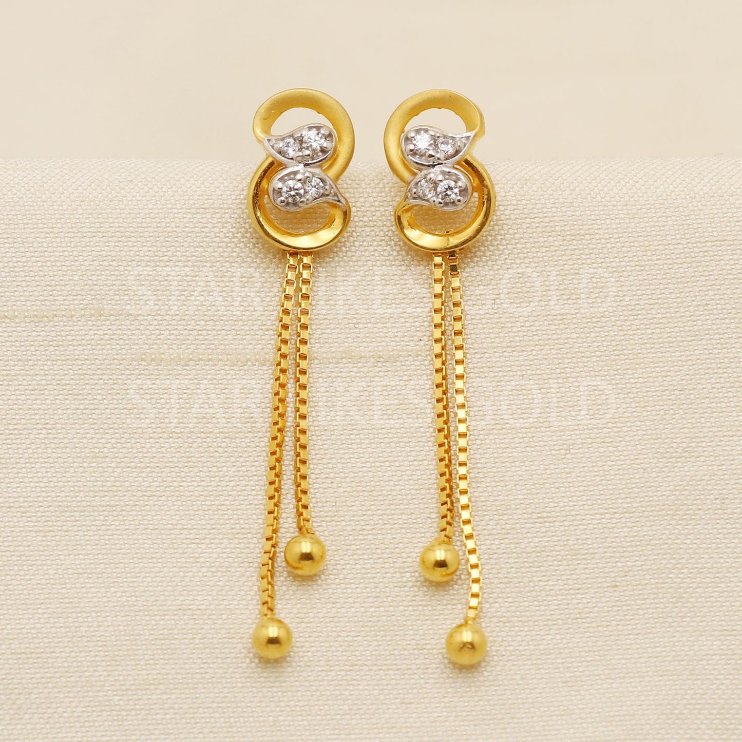 Modern 18k Gold Floral Stud Dangle Earrings with Sleek Chain Tassels, PR1702