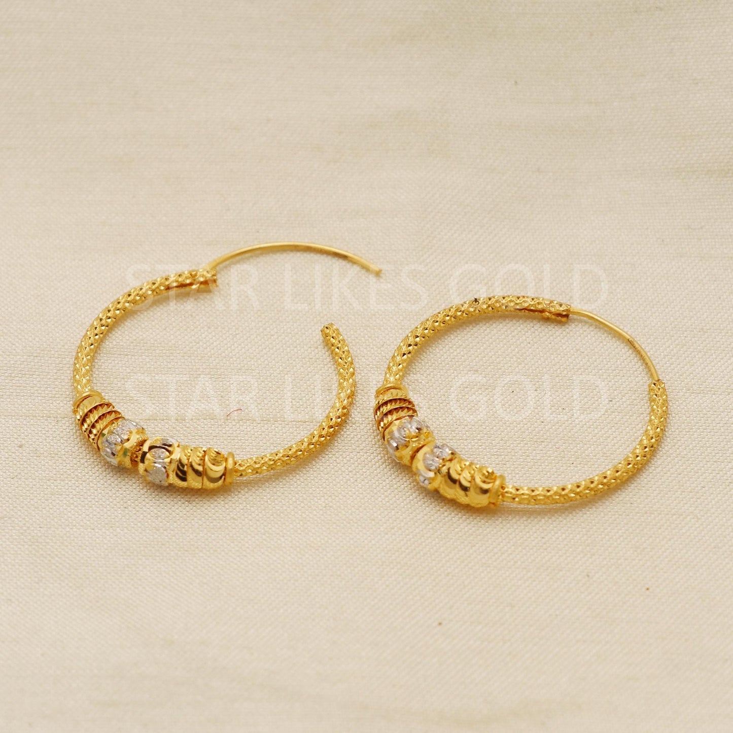 Hallmark 22k Gold Textured Two-Tone Hoop Earrings for Contemporary Wear Bali, PR1716