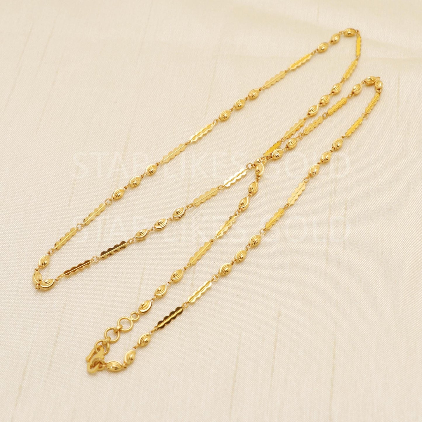 22k Hallmark Gold Textured Leaf Motif and Oval Bead Chain, B1726
