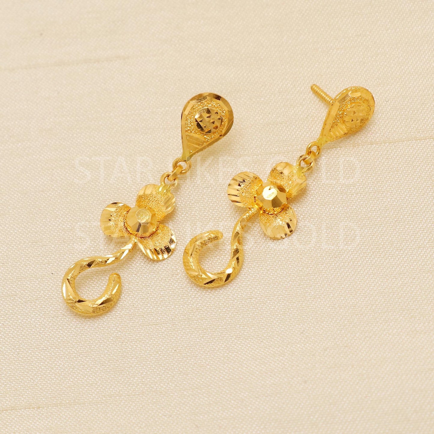 Classic 22k 22 karat Gold Dangle stud Earrings Indian Jewelry