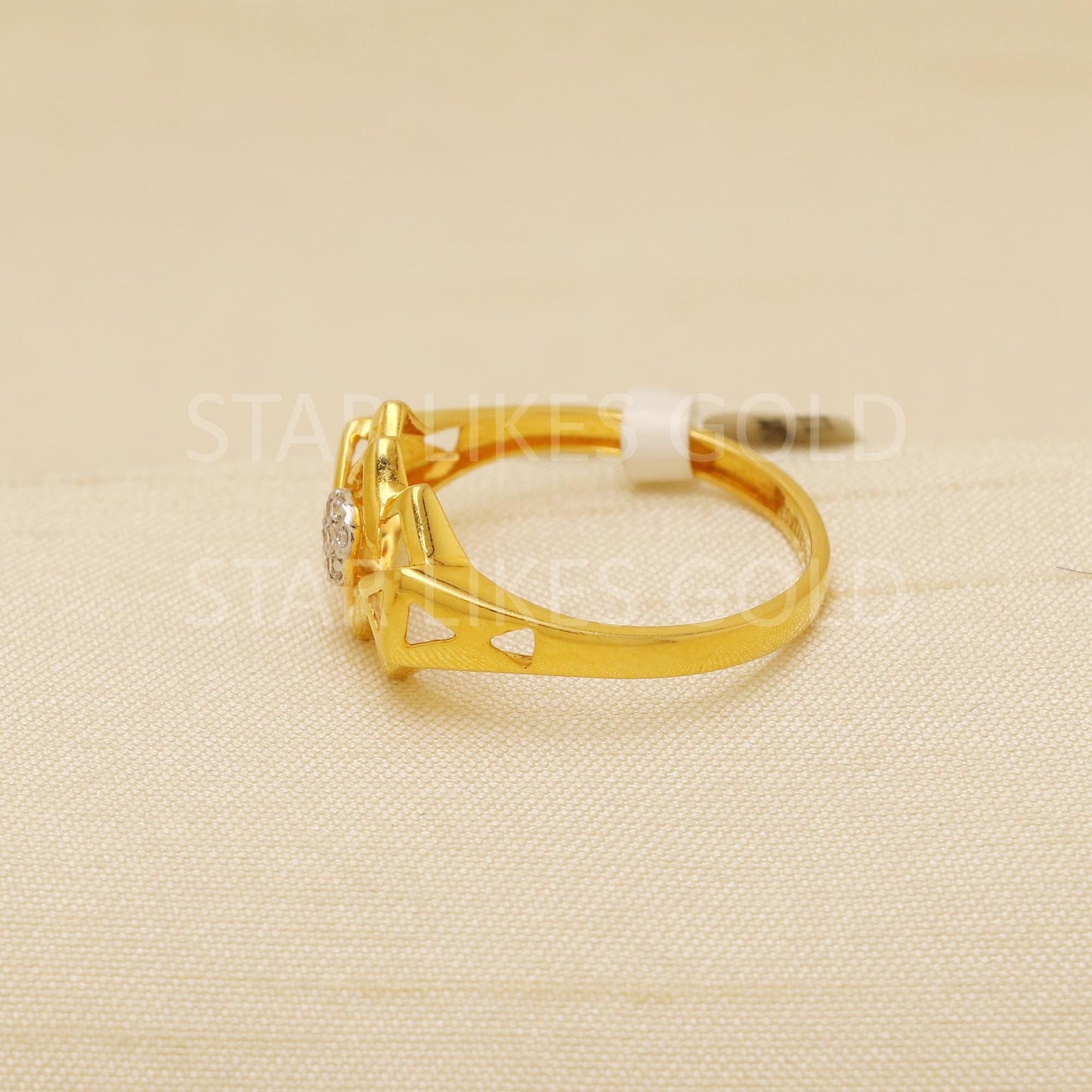 Hallmark 22k Gold Geometric Zig-Zag Ring with Sparkling White Stone Cluster, B1830