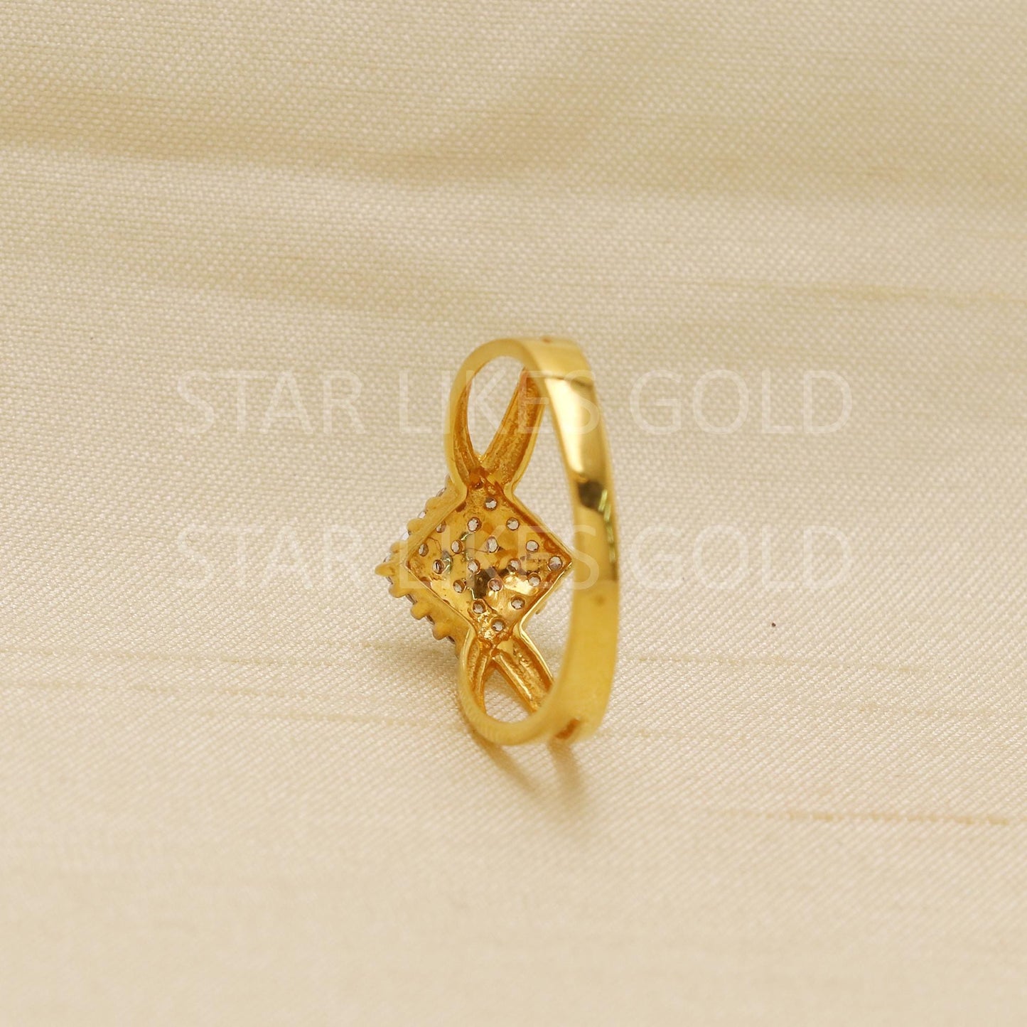 Pure 22k Gold Modern Square-Frame Ring with Triple Wire Band - Hallmark, B1833