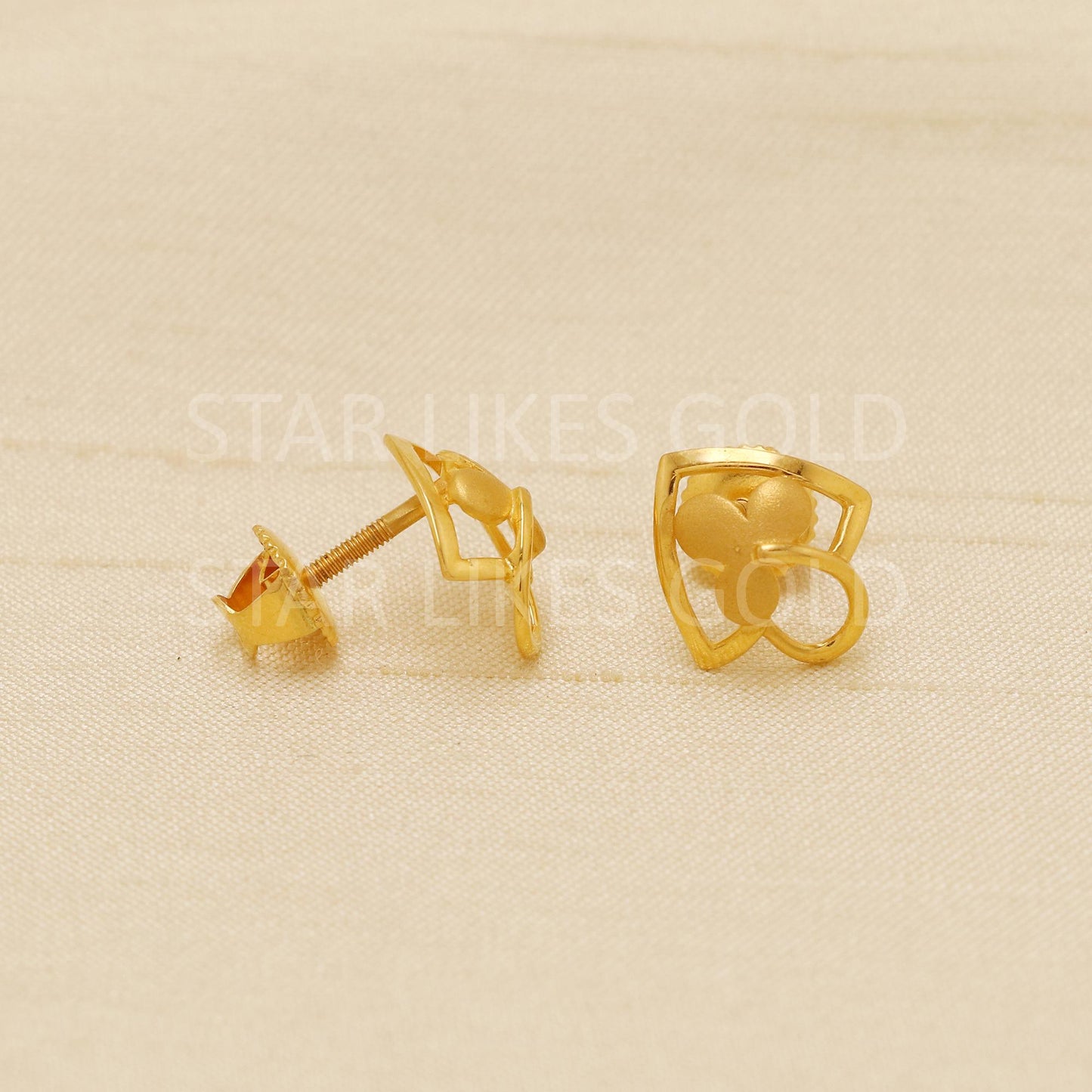 Stunning 22k Gold Stud Women Earrings Clubs Design Jewelry