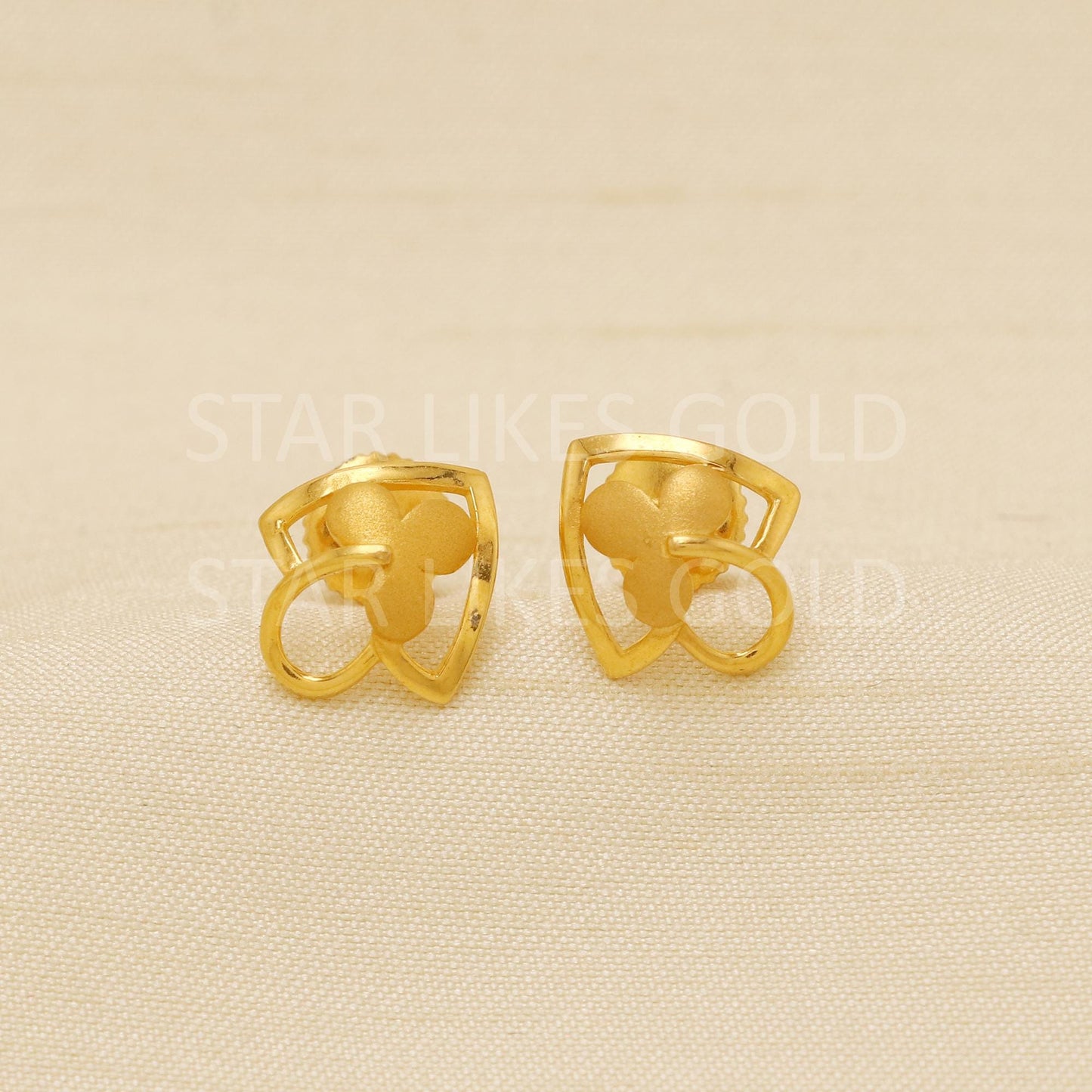 Stunning 22k Gold Stud Women Earrings Clubs Design Jewelry