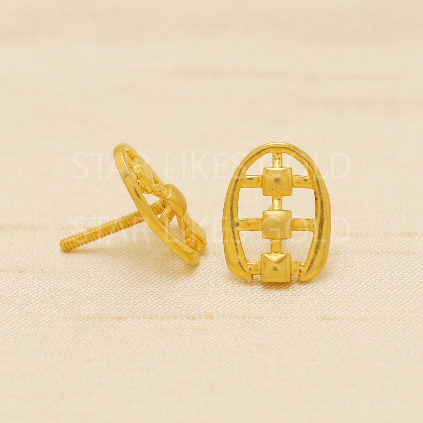 Stunning 22 karat 22k gold Stud Designers Earrings jewelry, B1887
