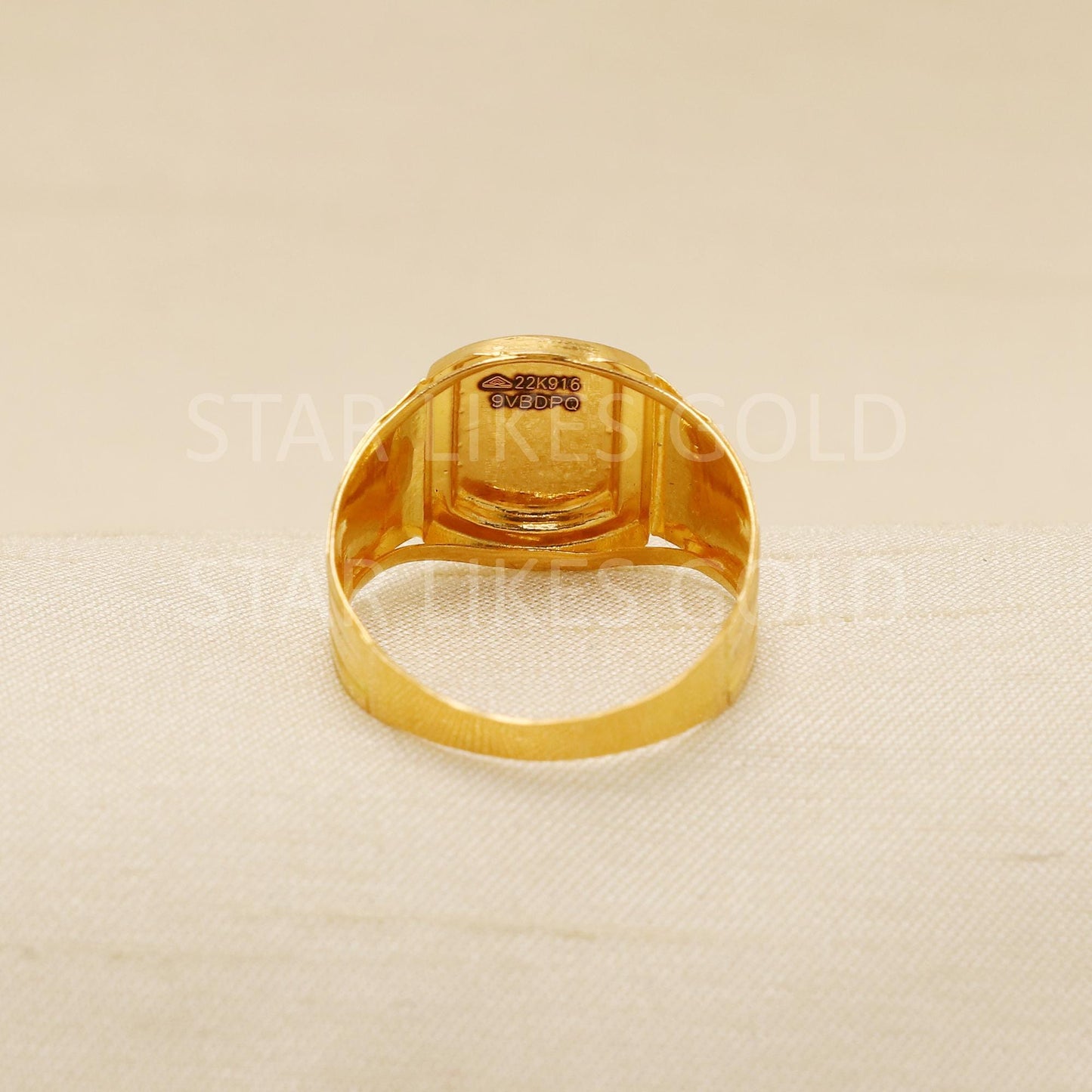 22K Gold Geometric Signet Ring | Classic Linear Textured Design, B1917