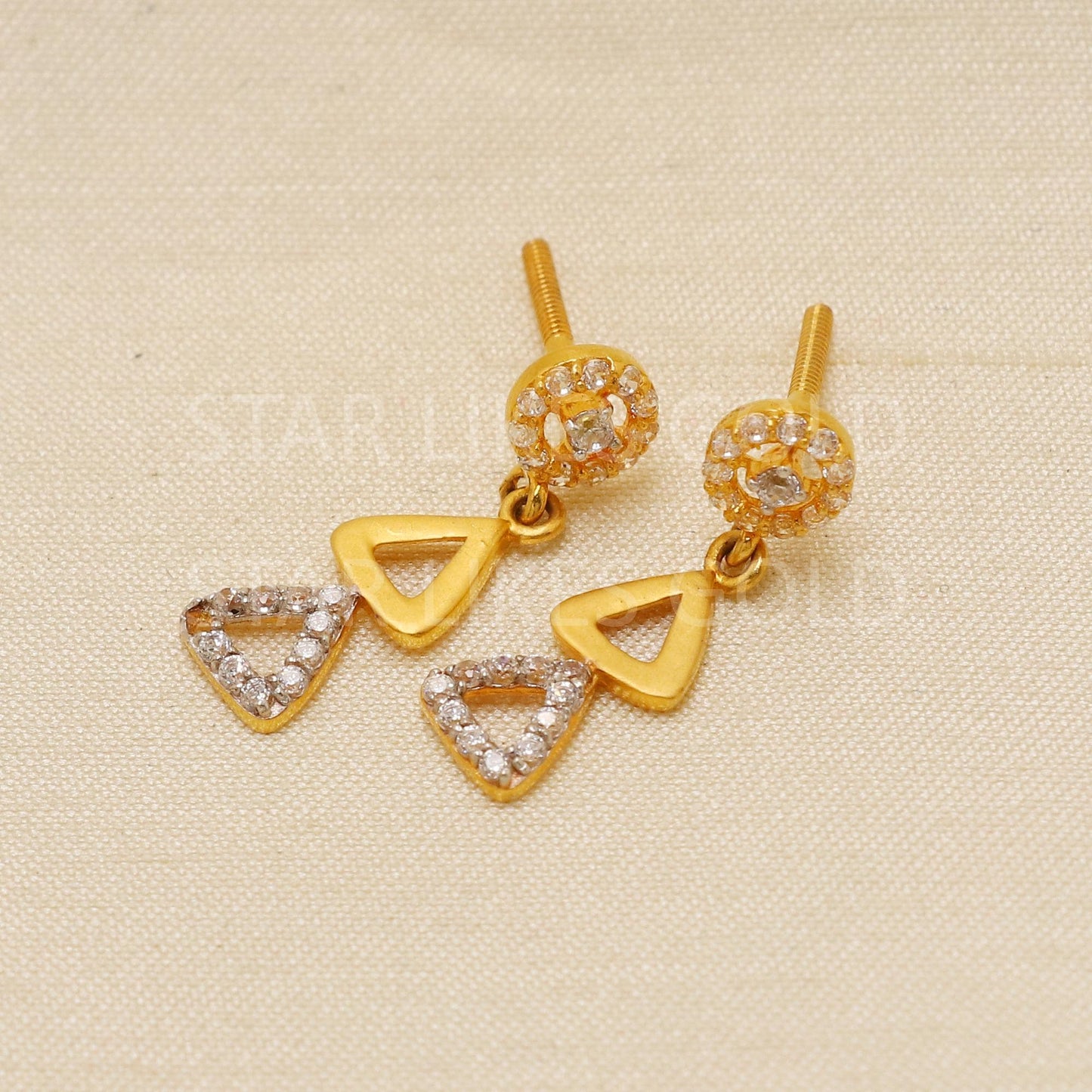 Dainty 18k Gold Traditional Paisley Studs with Hallmark Quality Assurance, PR1854