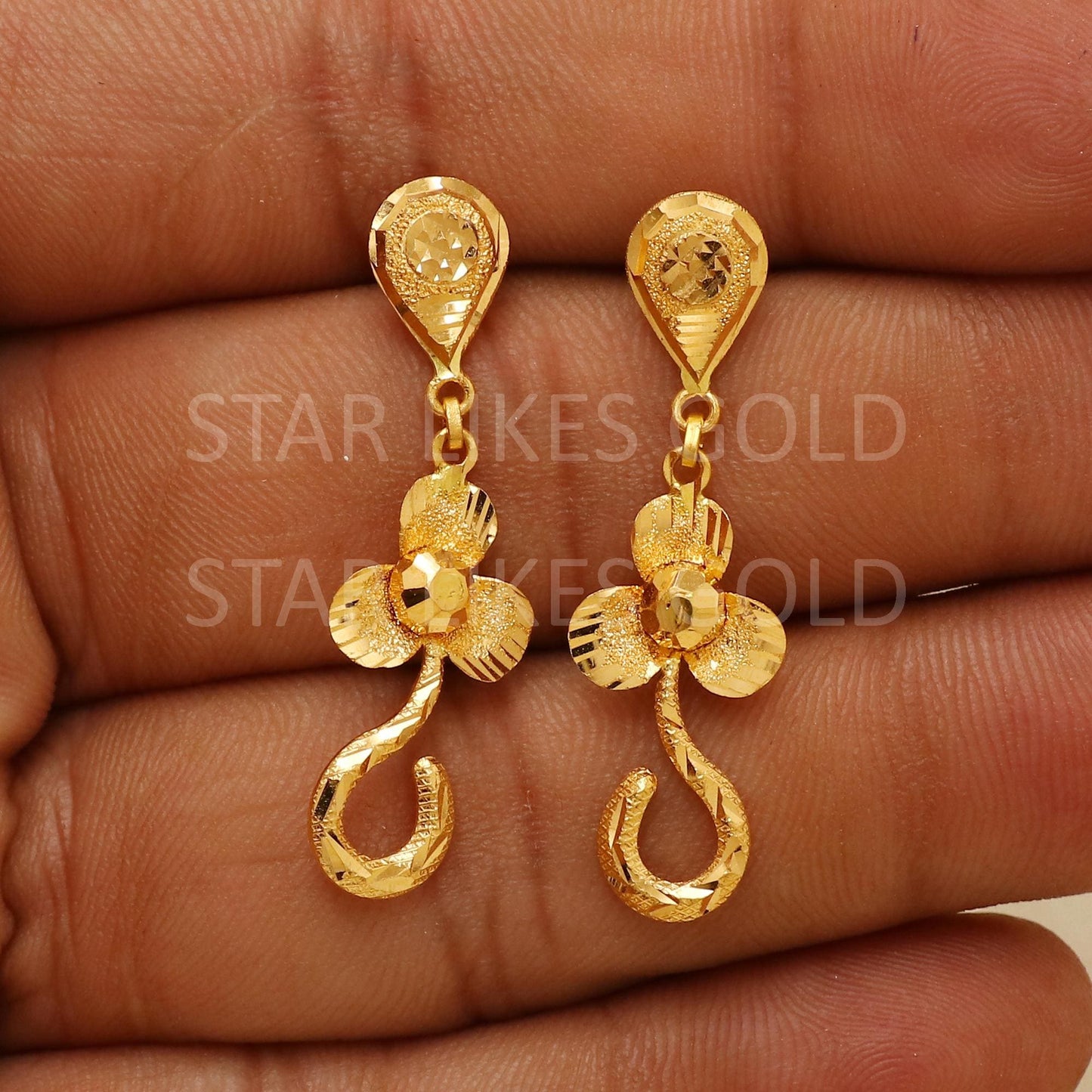 Classic 22k 22 karat Gold Dangle stud Earrings Indian Jewelry