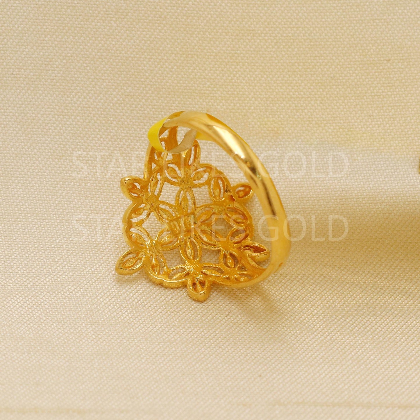 Hallmark 22k Gold Intricate Floral Filigree Ring for Women, B1826
