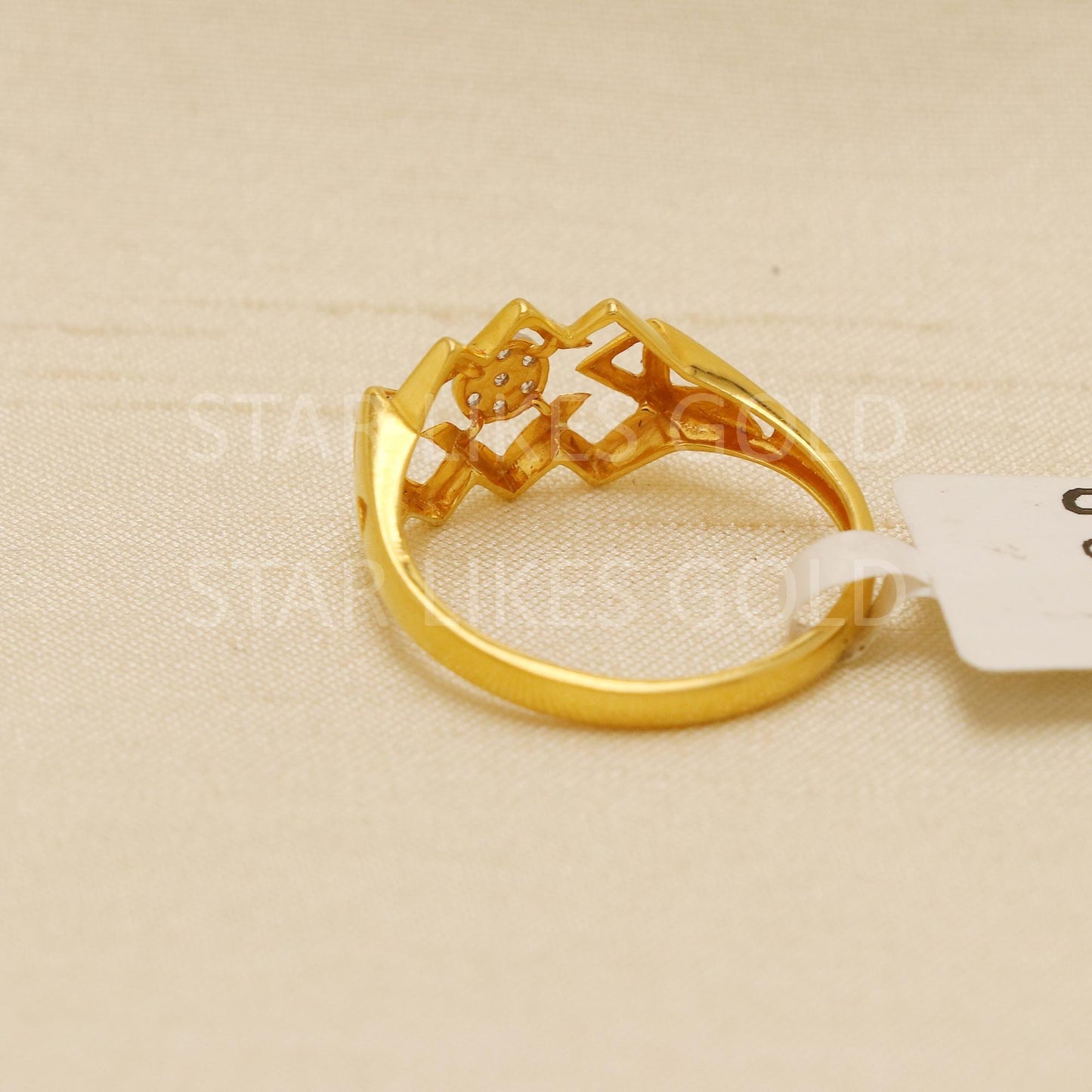 Hallmark 22k Gold Geometric Zig-Zag Ring with Sparkling White Stone Cluster, B1830