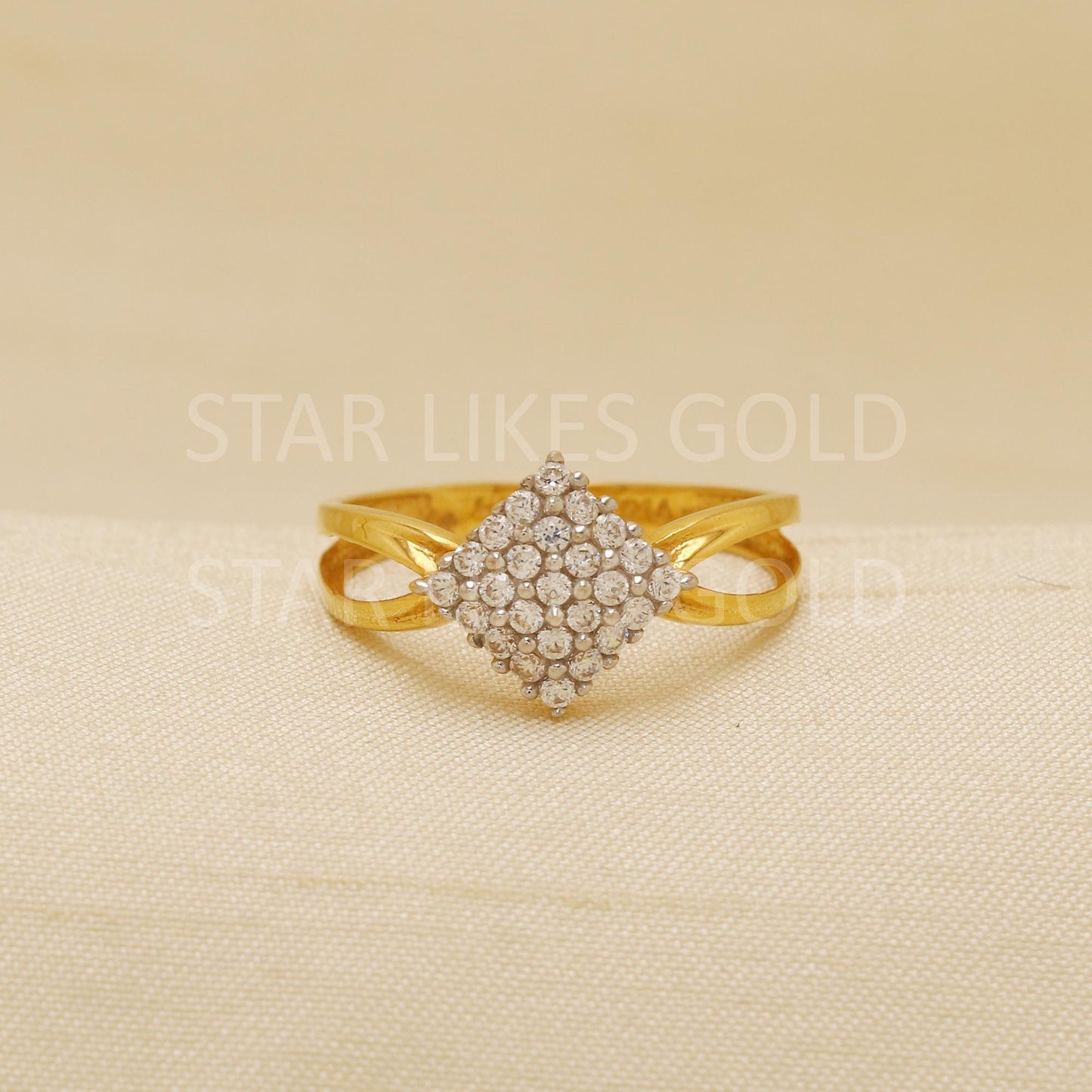 Pure 22k Gold Modern Square-Frame Ring with Triple Wire Band - Hallmark, B1833