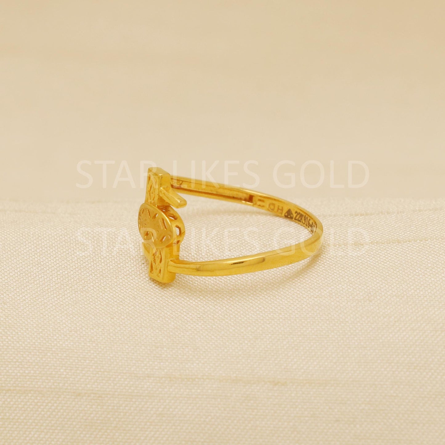 Hallmark 22k Gold Modern Fusion Ring with Unique Oval & Vertical Cut-Outs, B1837