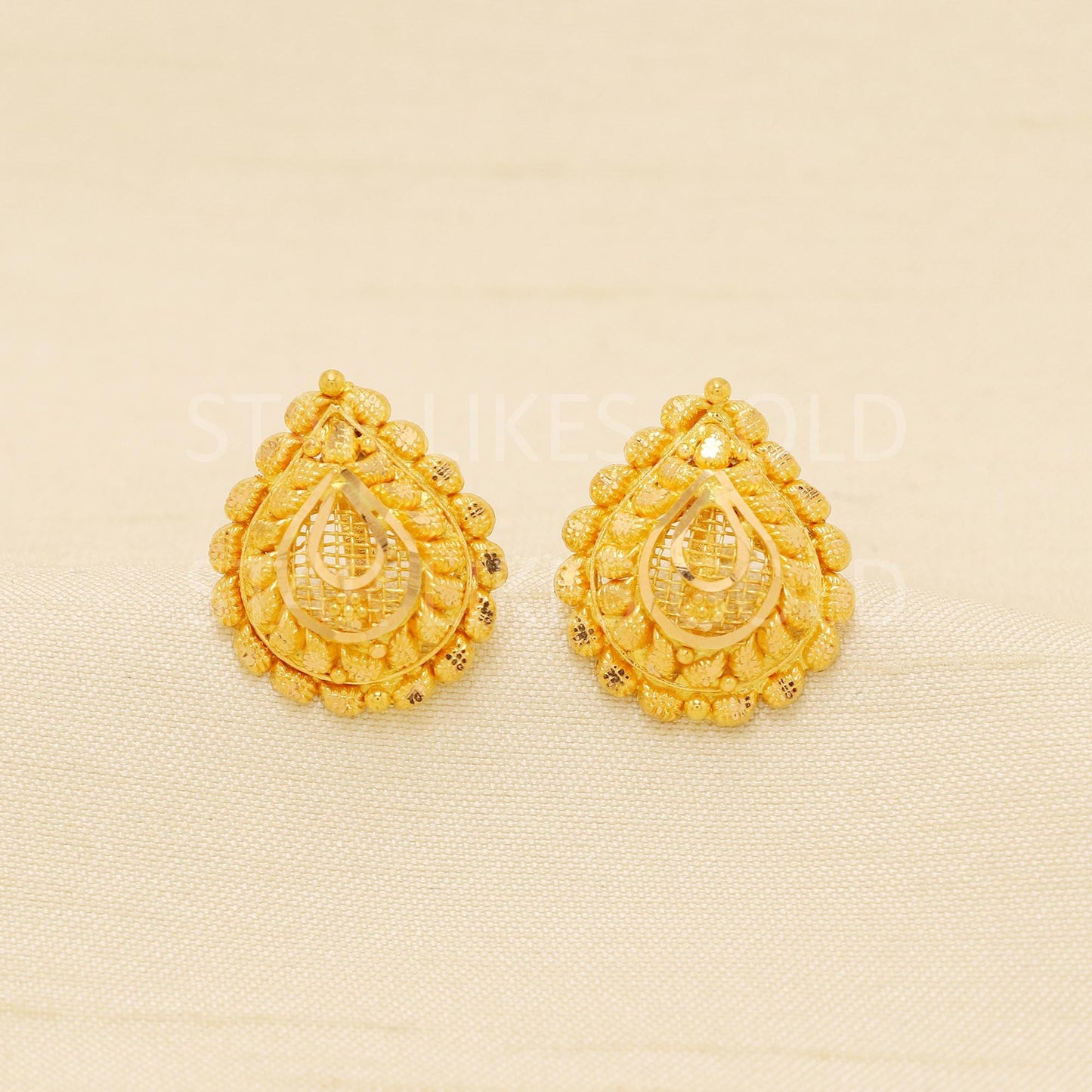 Stunning indian design 22 karat 22k gold stud fine earrings jewelry, B1862
