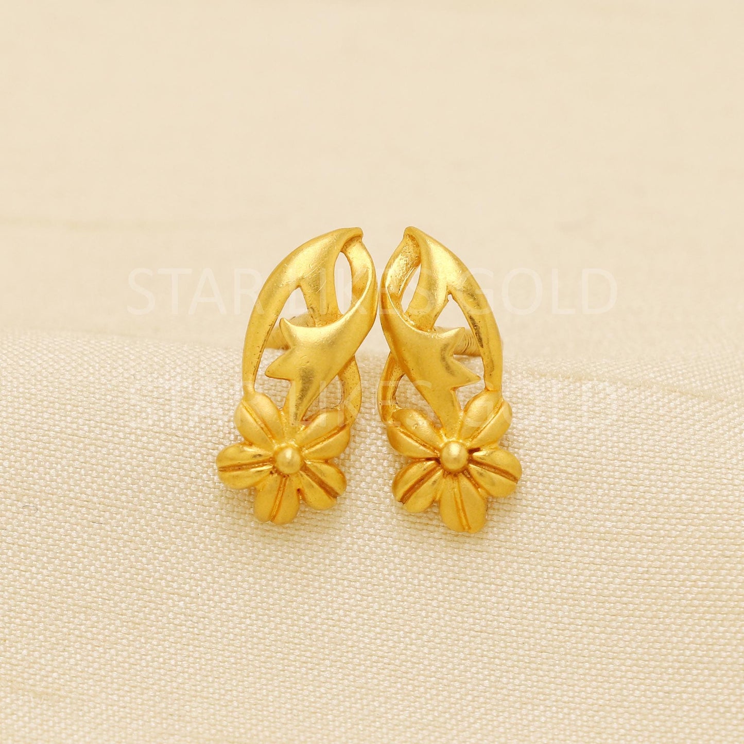 Stunning 22 karat 22k gold Stud Designers Earrings jewelry, B1888