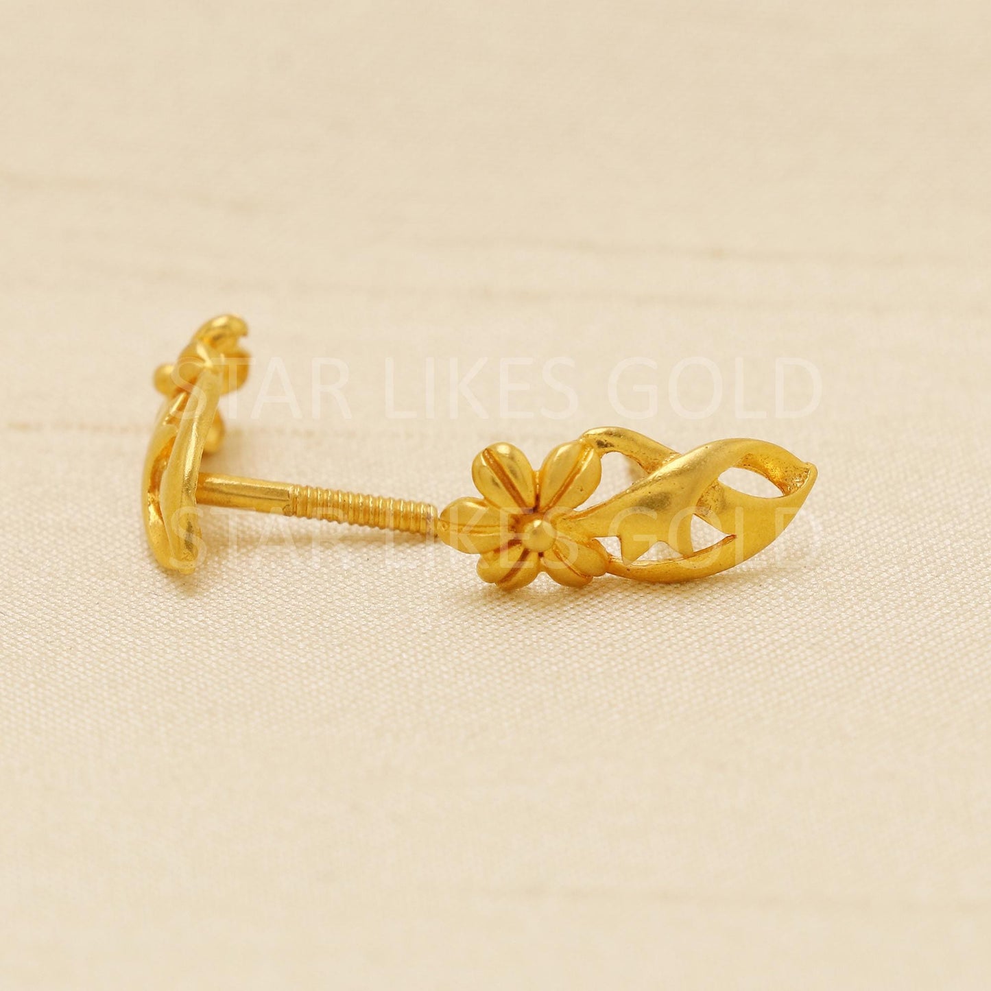 Stunning 22 karat 22k gold Stud Designers Earrings jewelry, B1888