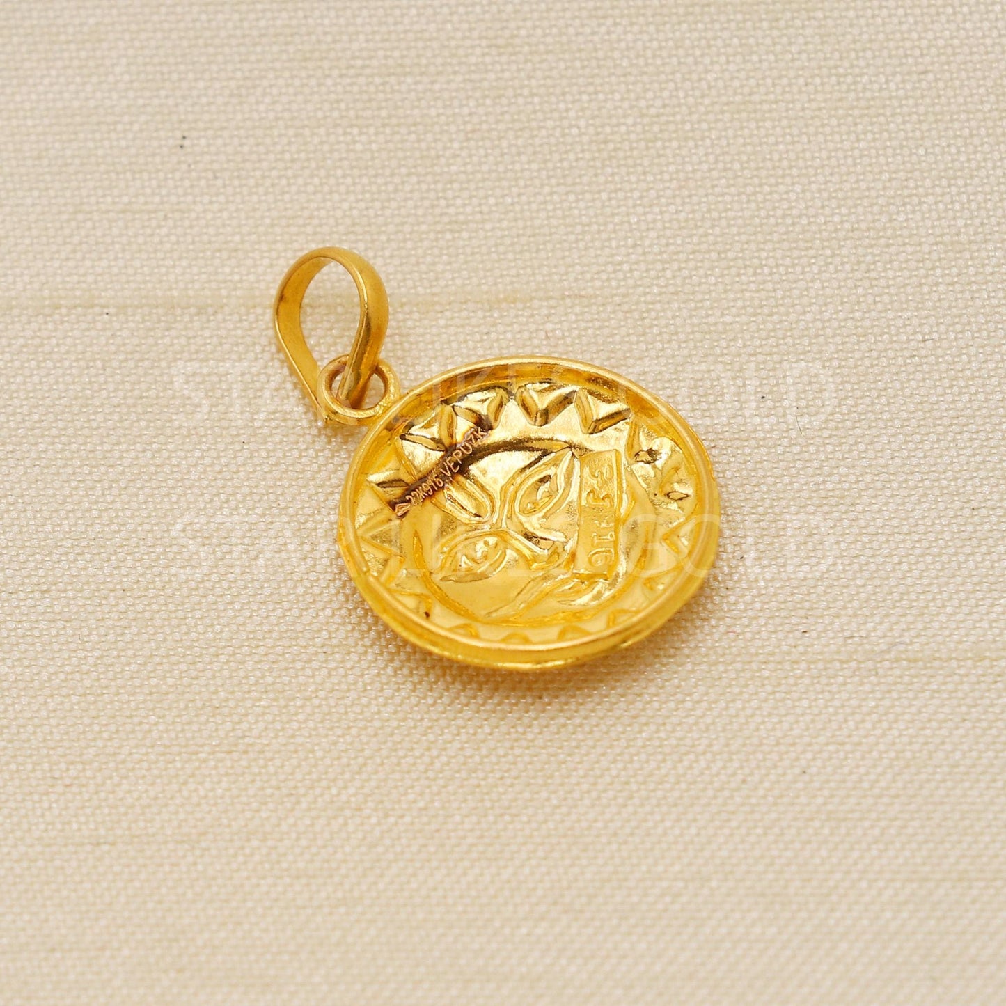 22K 916 Hallmark Handmade Gold Surya Dev Round Pendant, PR2126