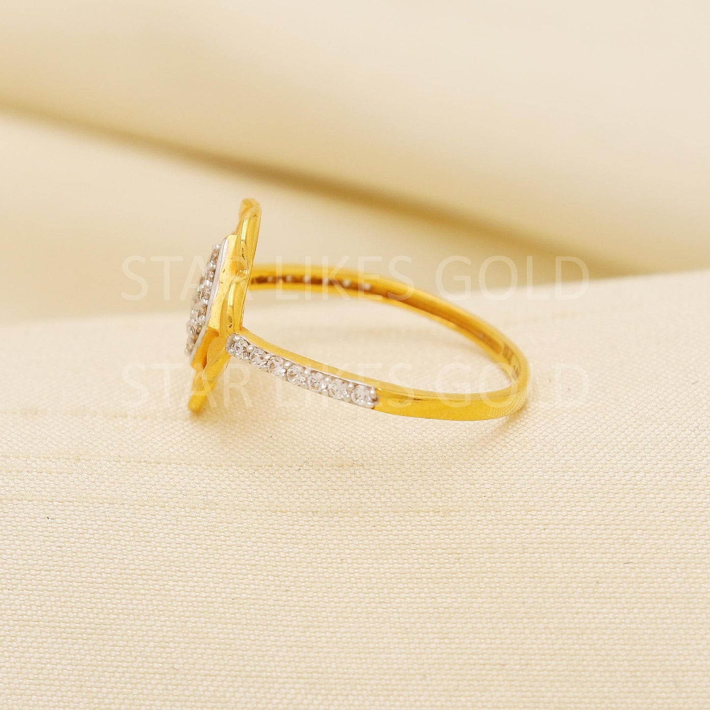 Elegant 22K Gold Leaf Pattern Ring with Sparkling Stone Cluster, PR2173