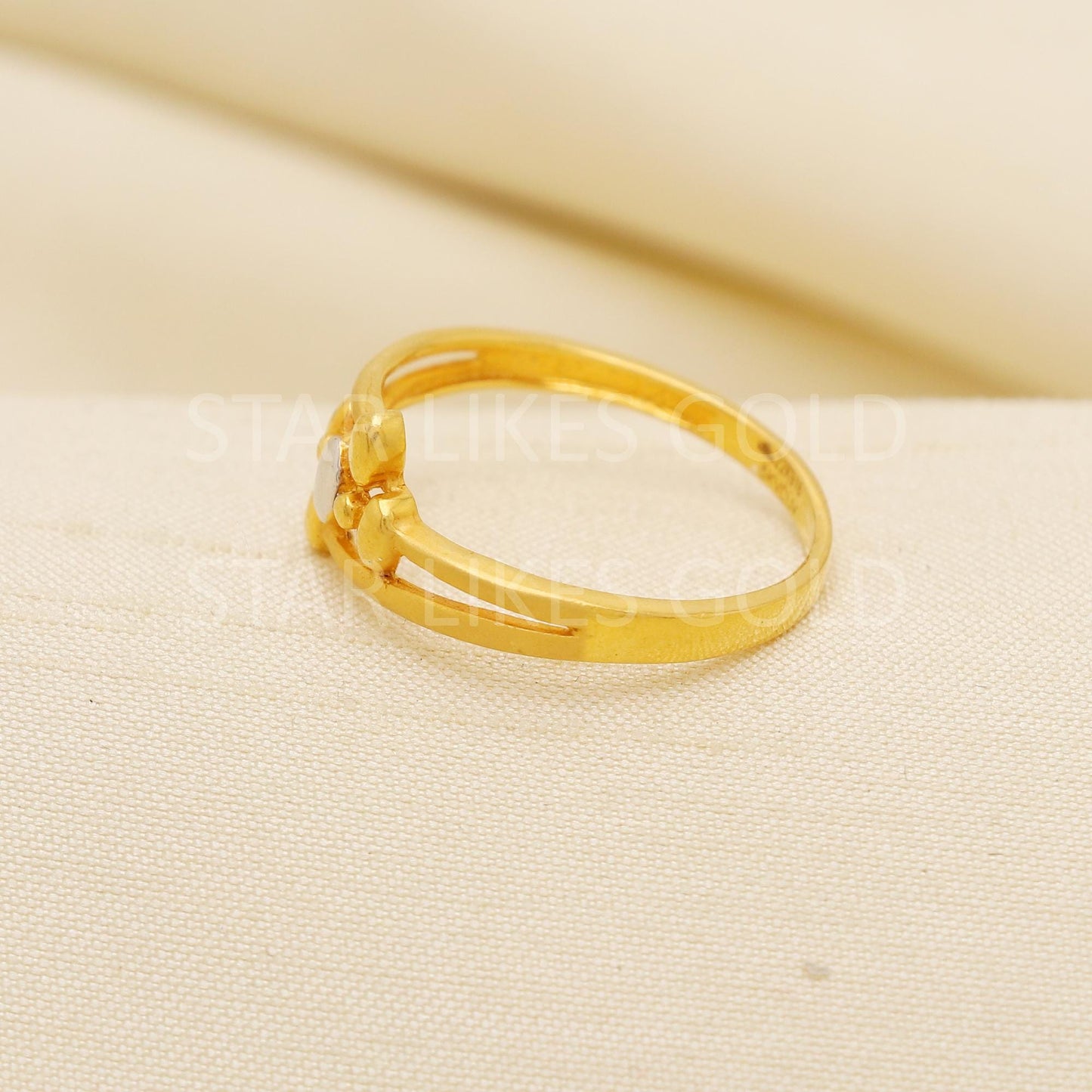 Elegant 22K Dual-Tone Gold Floral Fusion Ring for Women, PR2174