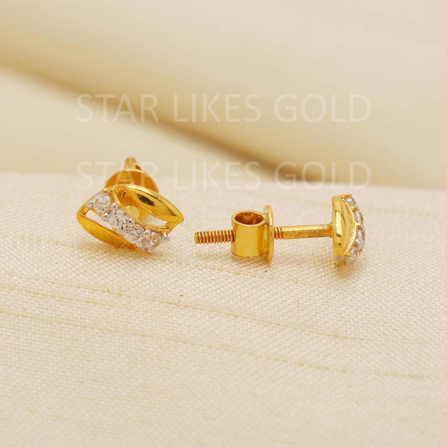 Classy Hallmark 22k Gold High-Polish Geometric Tops by starlikesgold, PR2189