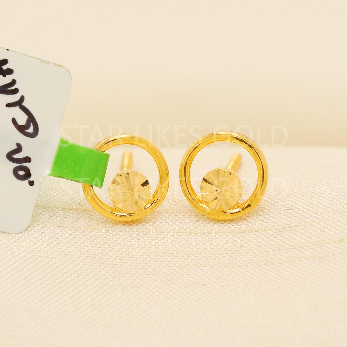 Hallmark 22k Gold Unique Fusion Studs for a Sophisticated Look, PR2036