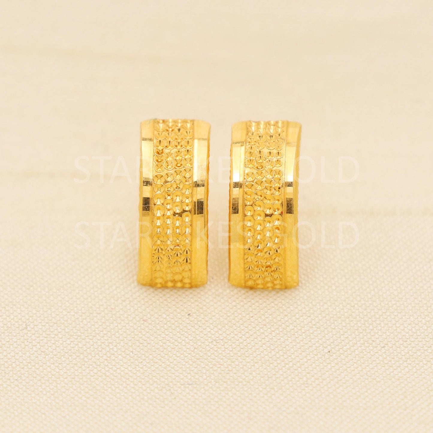 Exquisite 18k Gold Ornate Stud Earrings with Hallmark Assurance, PR2060