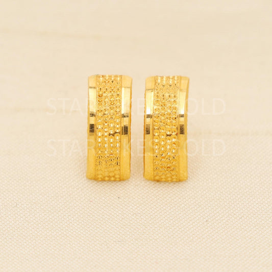 Exquisite 18k Gold Ornate Stud Earrings with Hallmark Assurance, PR2060