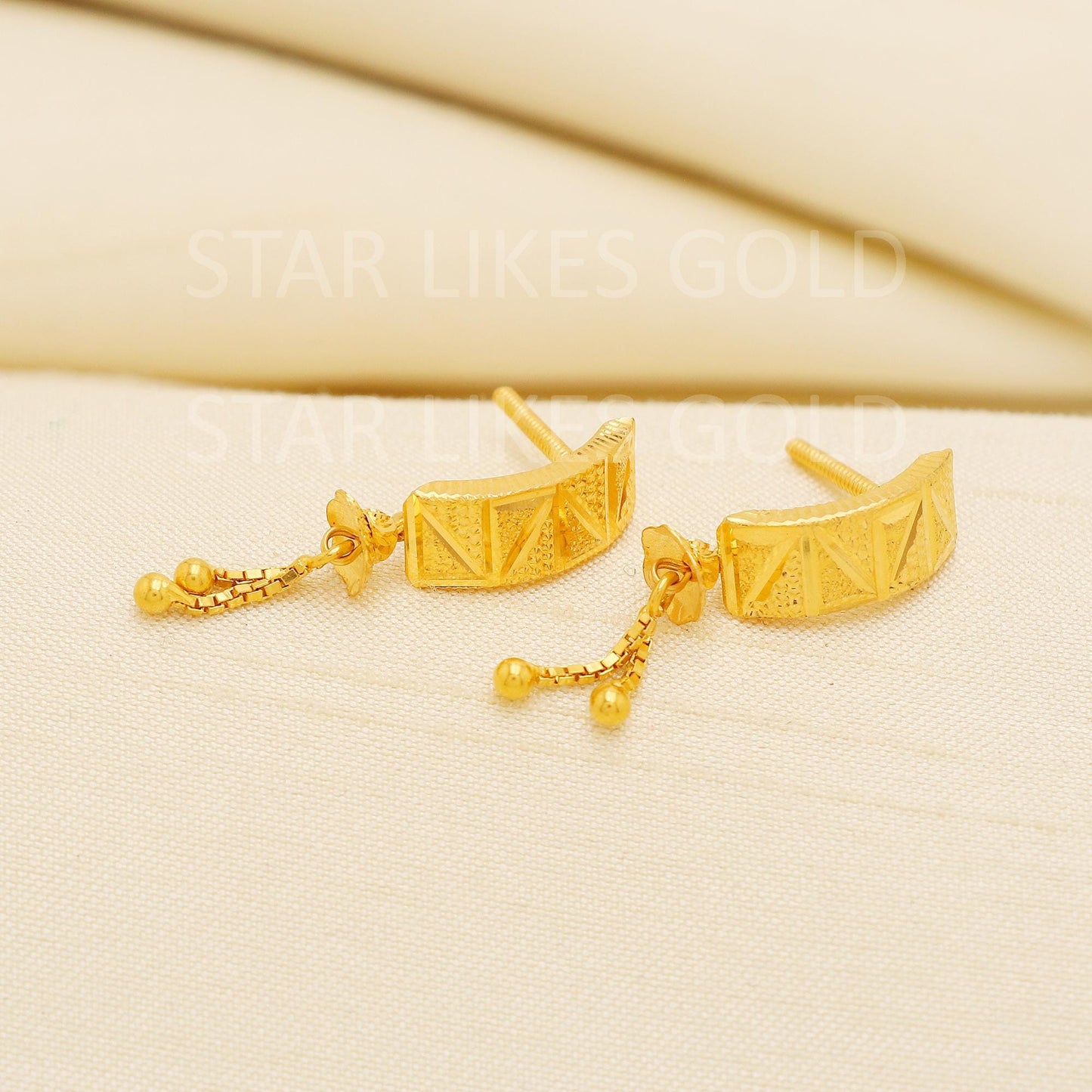 Hallmark 18k Gold Textured Geometric Drop Earrings with Sleek Chain Tassels, PR2197