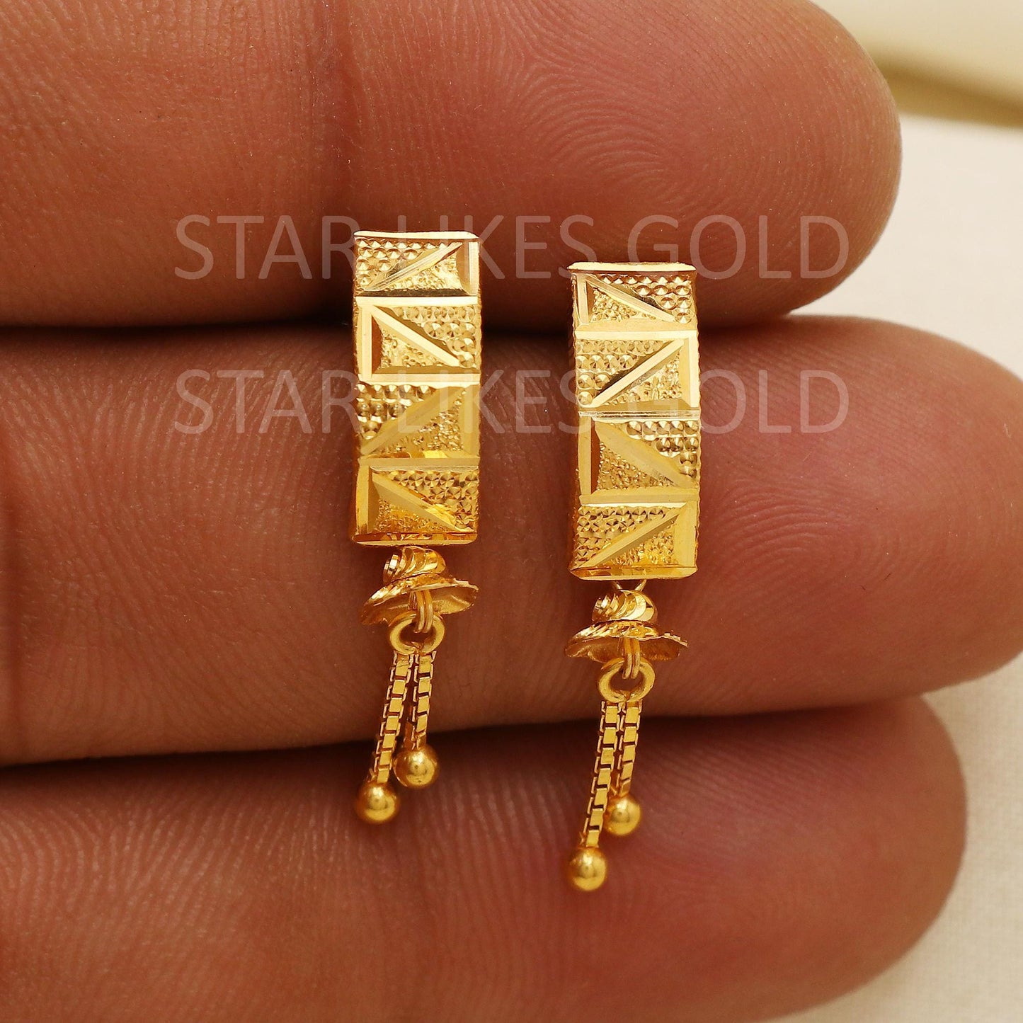 Hallmark 18k Gold Textured Geometric Drop Earrings with Sleek Chain Tassels, PR2197