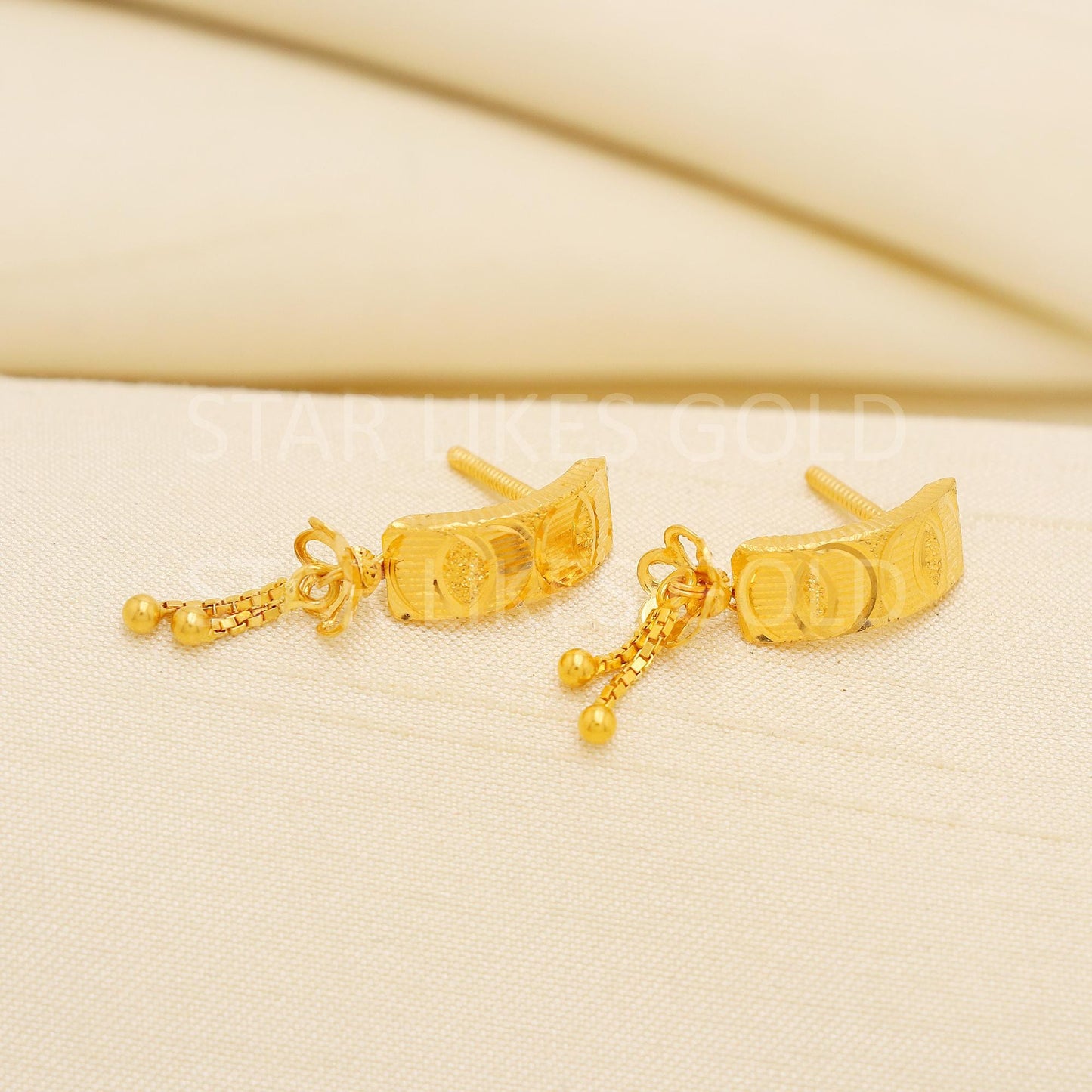 Pure 18k Gold Fancy Vertical Bar Hanging Earrings with Hallmark Quality, PR2201