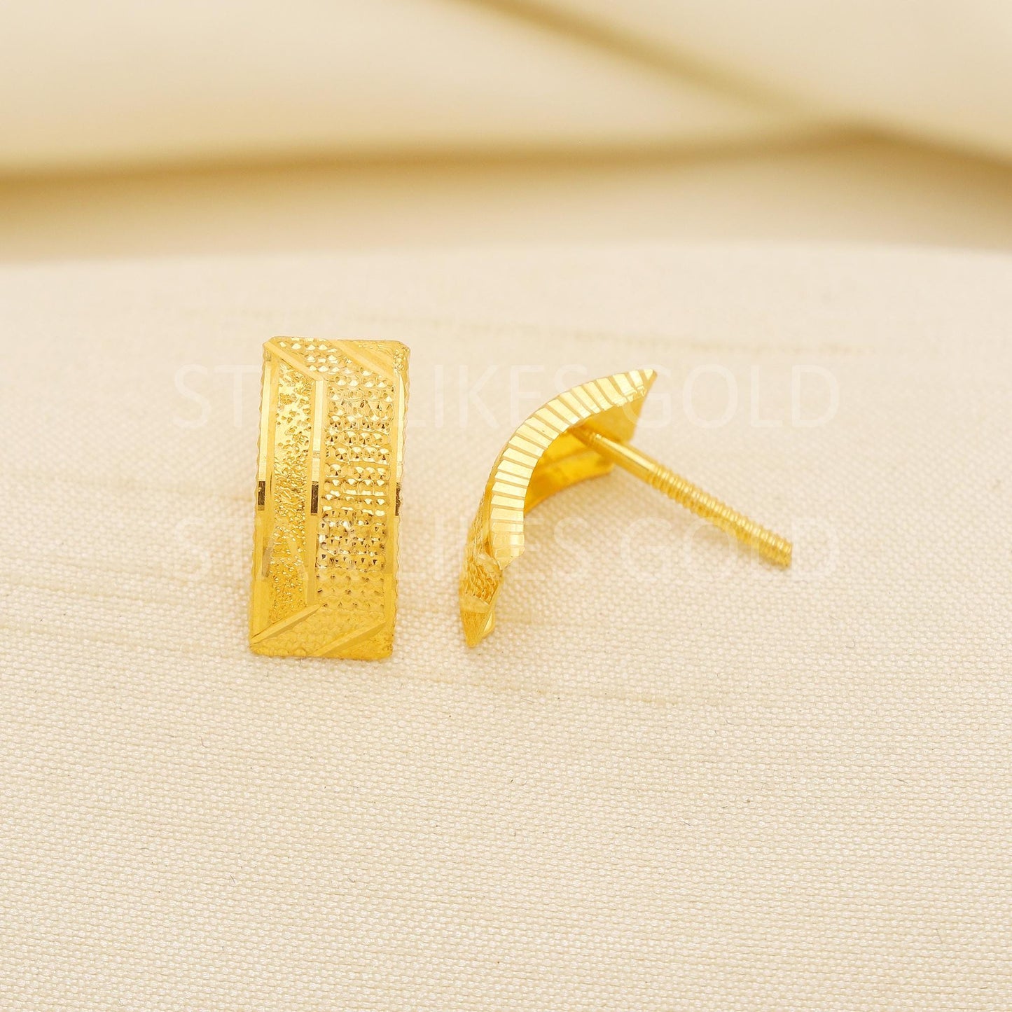 Pure 18k Gold Fancy Studs with Intricate Round Self-Design - Hallmark, PR2205