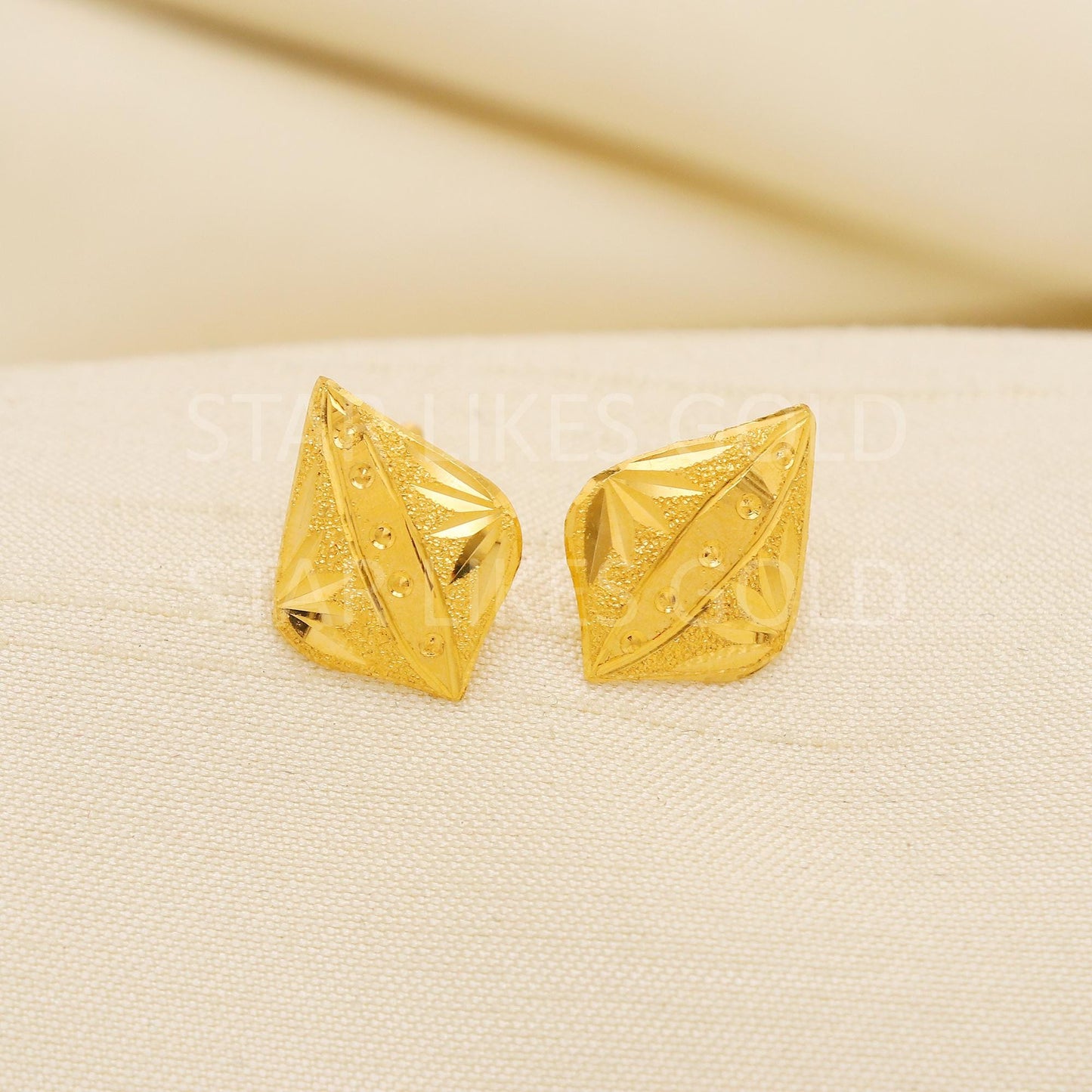 Hallmark 22k Gold Hexagon Stud Earrings with Intricate Textured Finish, PR2210