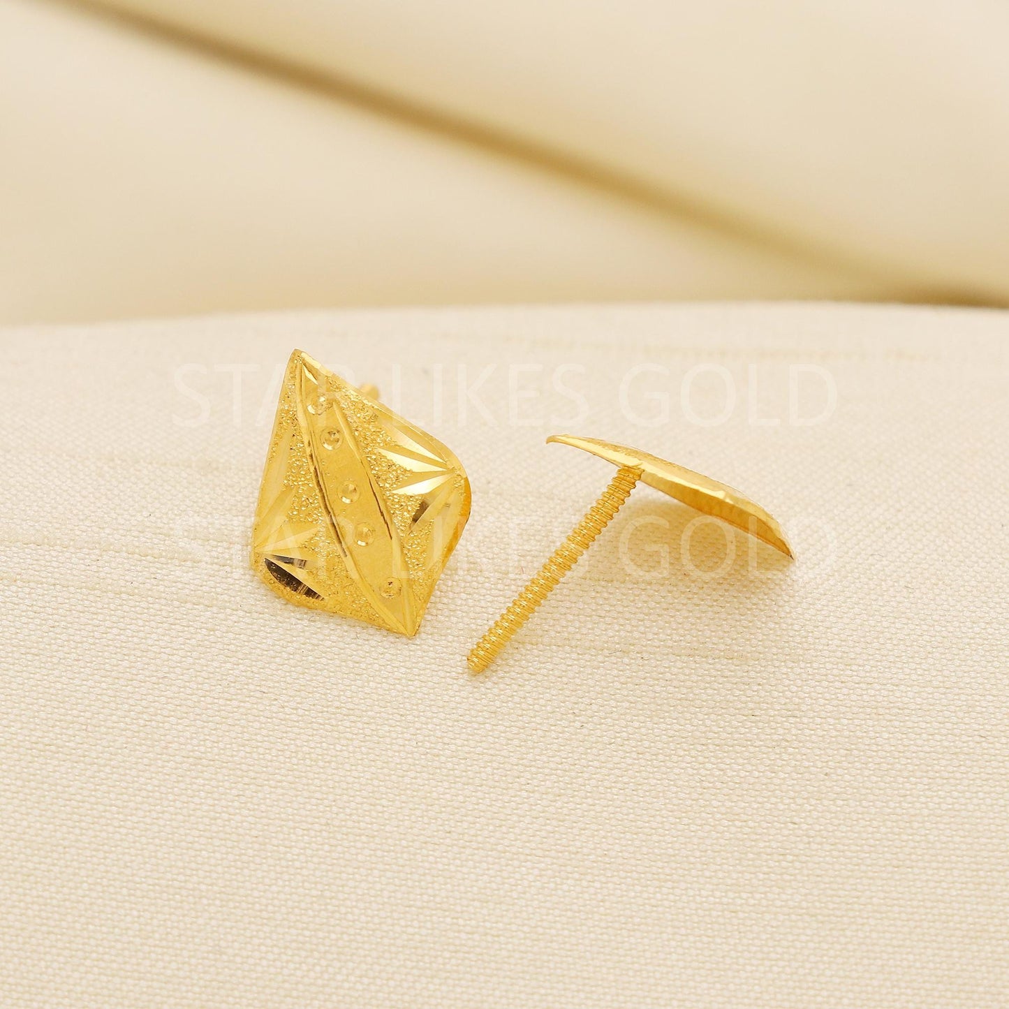 Hallmark 22k Gold Hexagon Stud Earrings with Intricate Textured Finish, PR2210