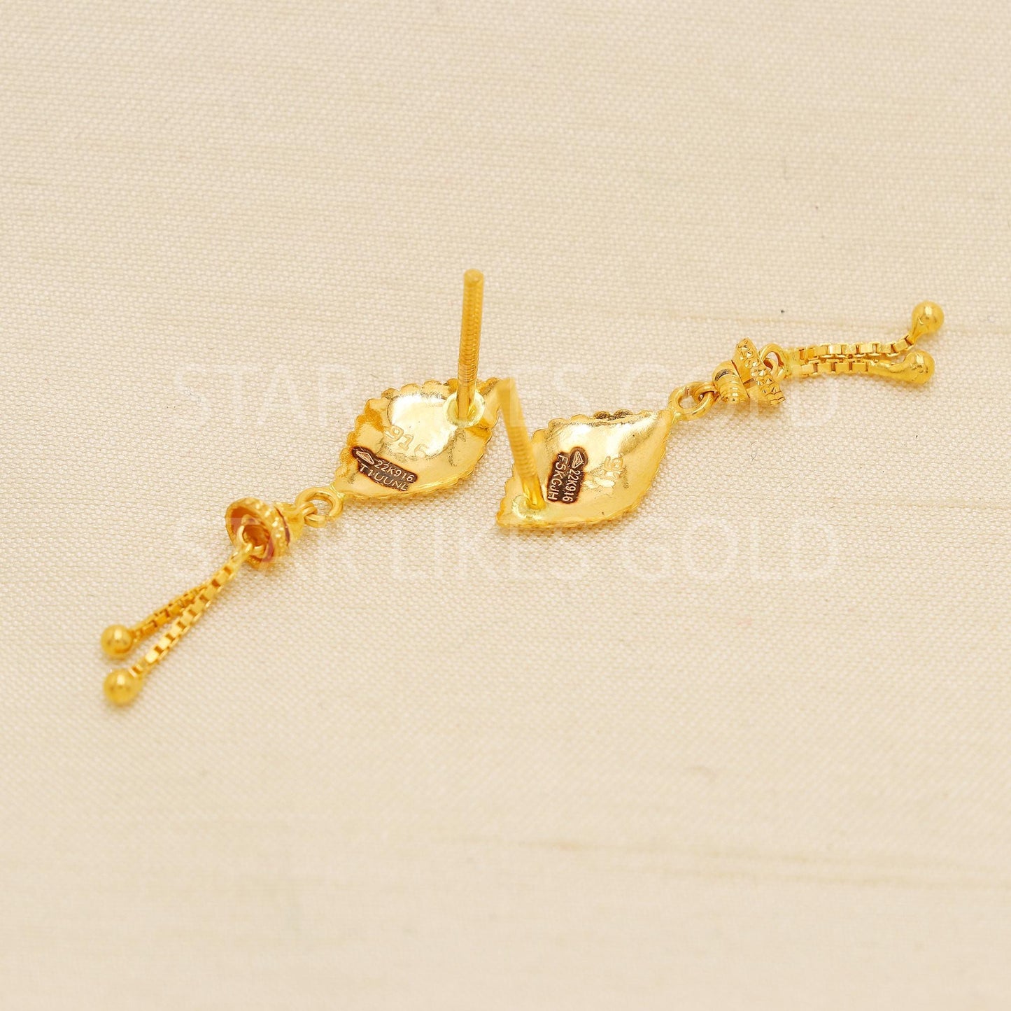 Hallmark 22k Gold Unique Fusion Geometric Studs for a Sophisticated Look, PR2217
