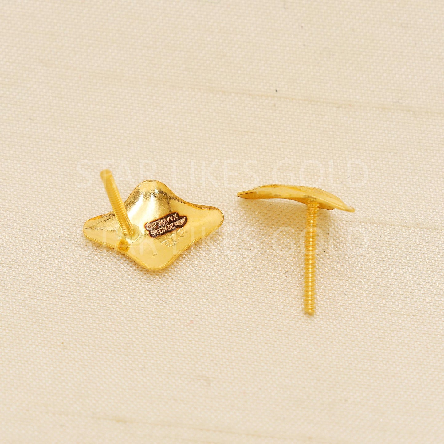 Hallmark 22k Gold Unique Fusion Geometric Studs for a Sophisticated Look, PR2218