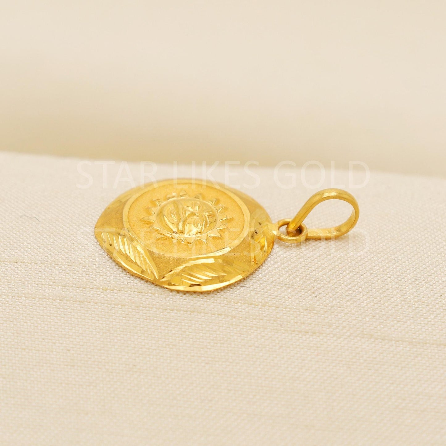 Carved Sun 22k Yellow Gold Handmade Pendant Jewelry, PR2080