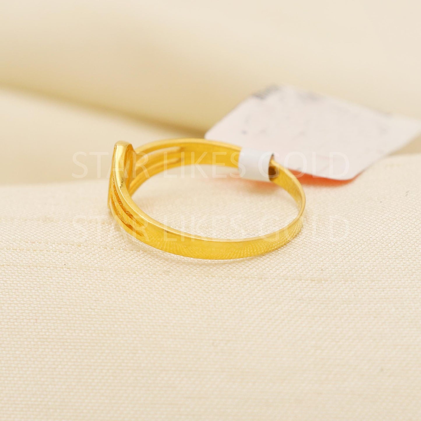 Exquisite 22K Gold Leaf Pattern Ring with Central Stone Studded Halo, PR2168