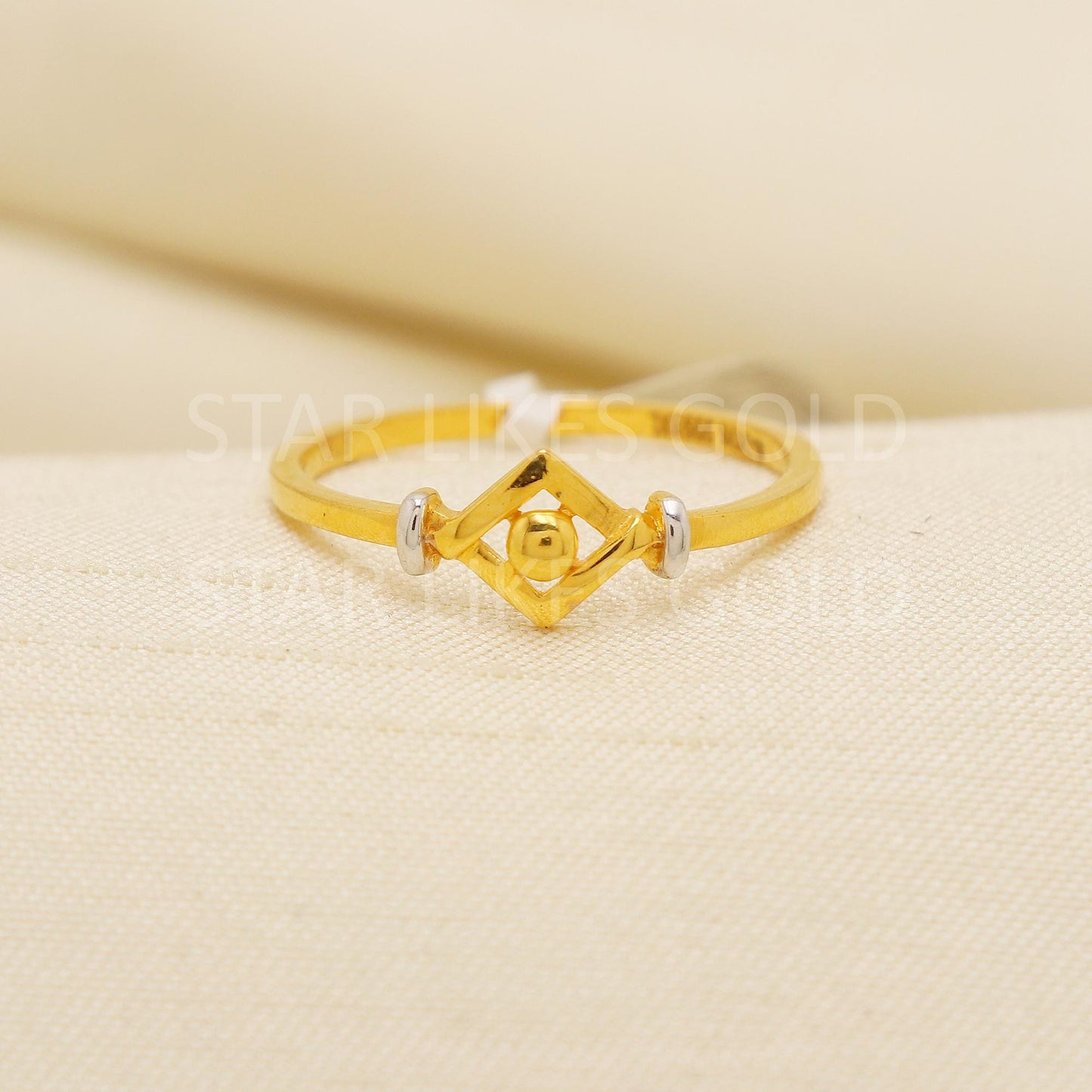 Modern 22K Gold Twisted Band Ring with Brilliant Center Stone, PR2169