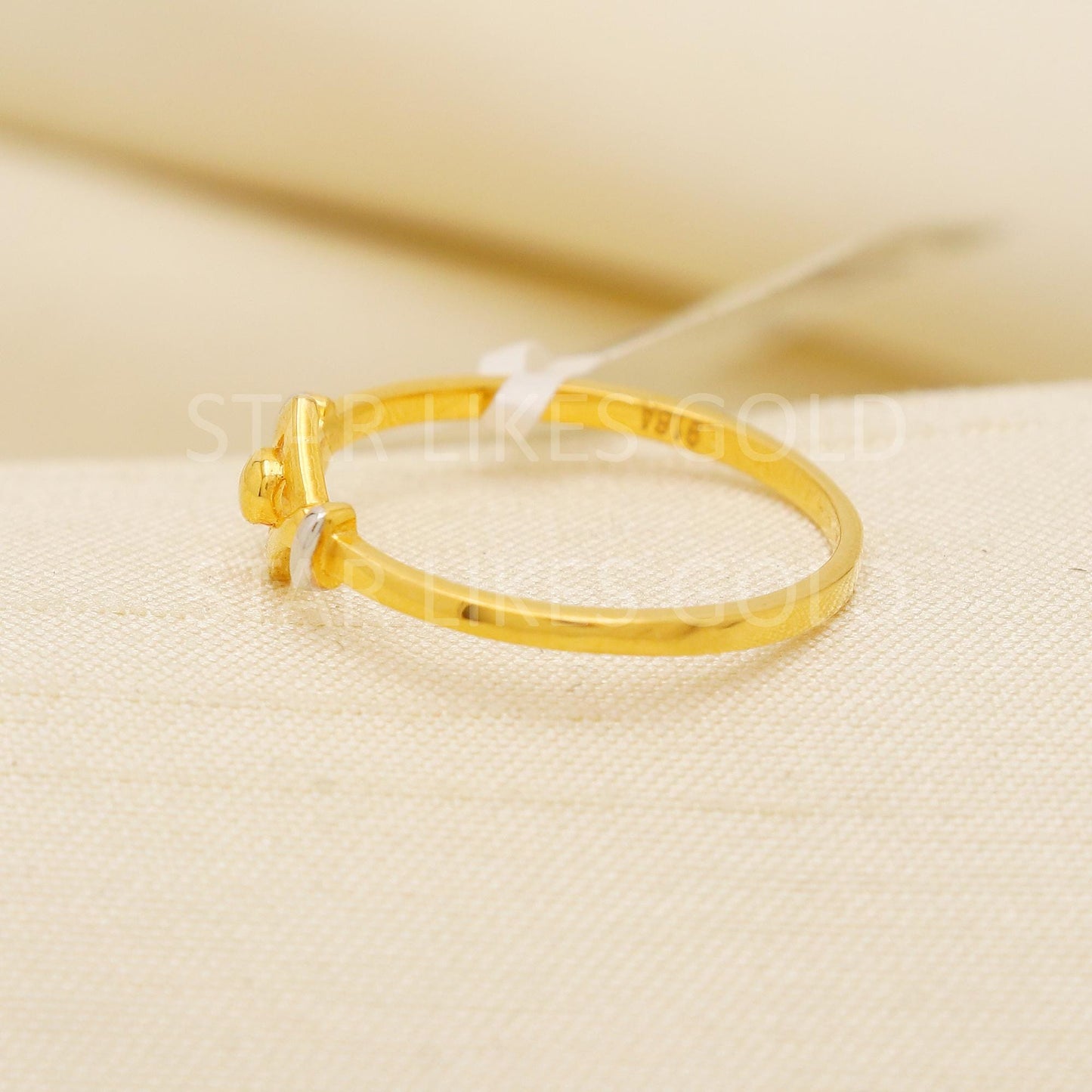 Modern 22K Gold Twisted Band Ring with Brilliant Center Stone, PR2169