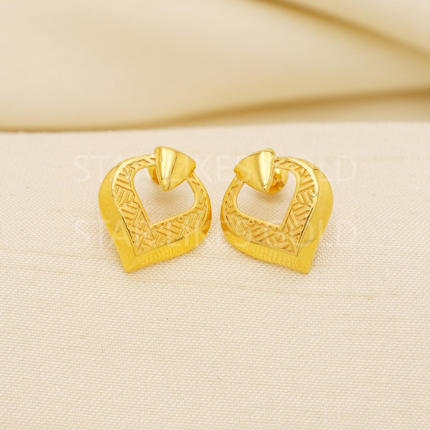 18K Gold Heart Stud Earrings Secure Screw Back Romantic Jewelry, PR2179