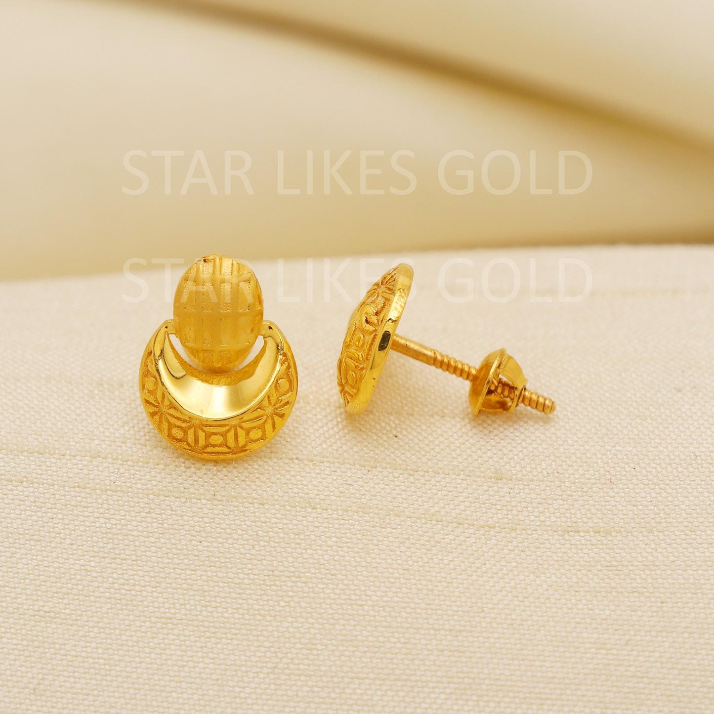 Hallmark 22k Gold Geometric Stud Earrings with Square and Circle Design, PR2187