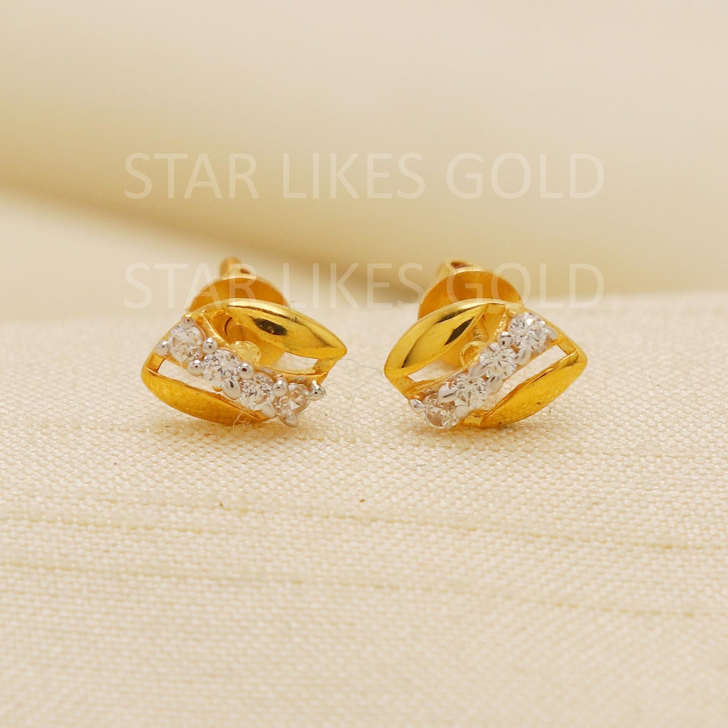 Classy Hallmark 22k Gold High-Polish Geometric Tops by starlikesgold, PR2189