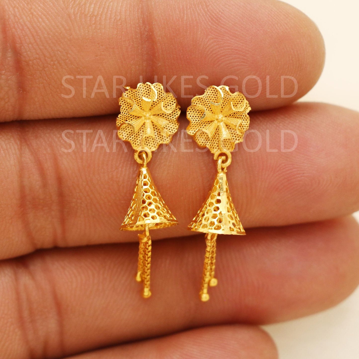 Intricate Flower 18K Gold Stud Earrings Secure Screw Back Romantic Jewelry, PR2195