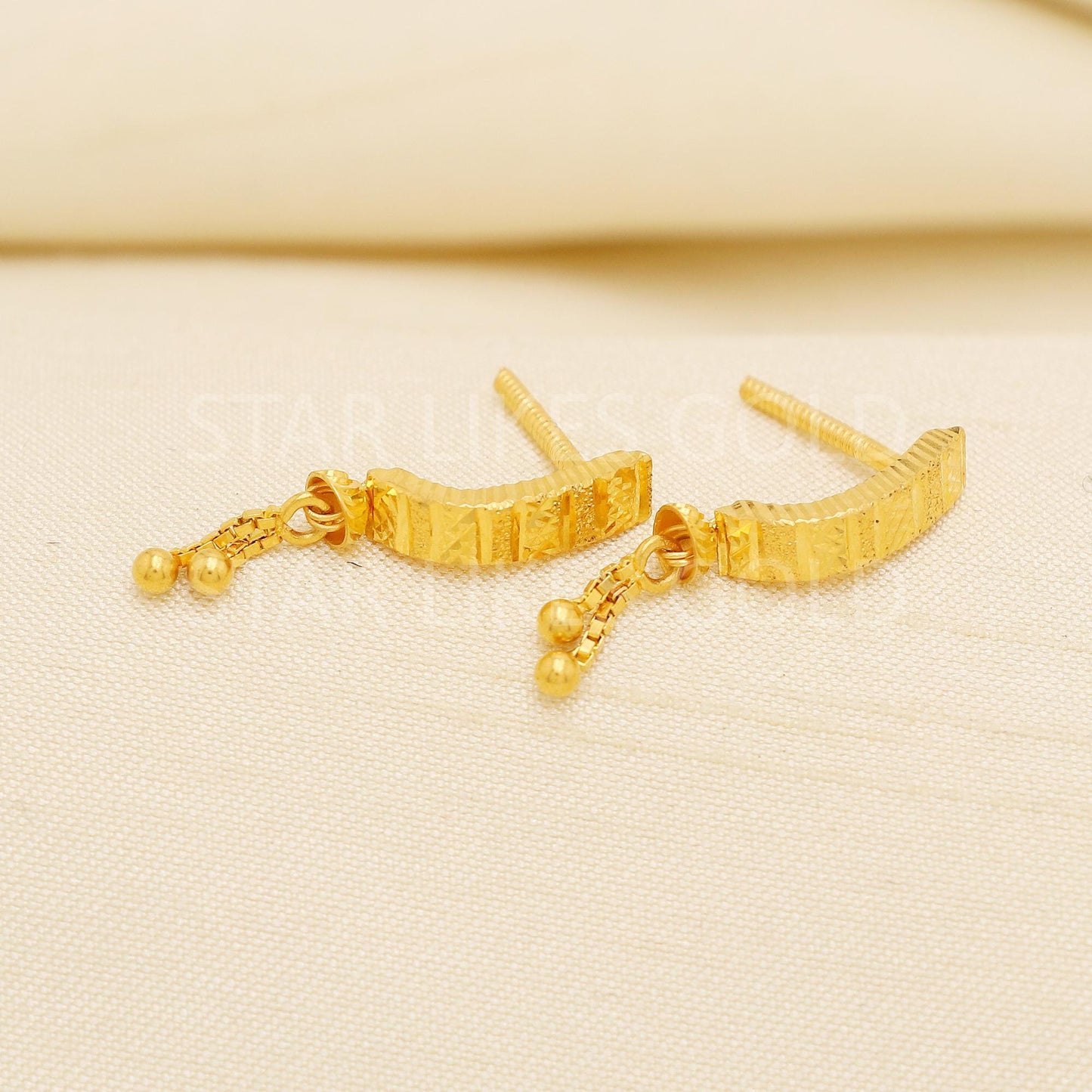 Modern Hallmark 18k Gold Abstract Geometric Drops for Office & Party Wear, PR2204