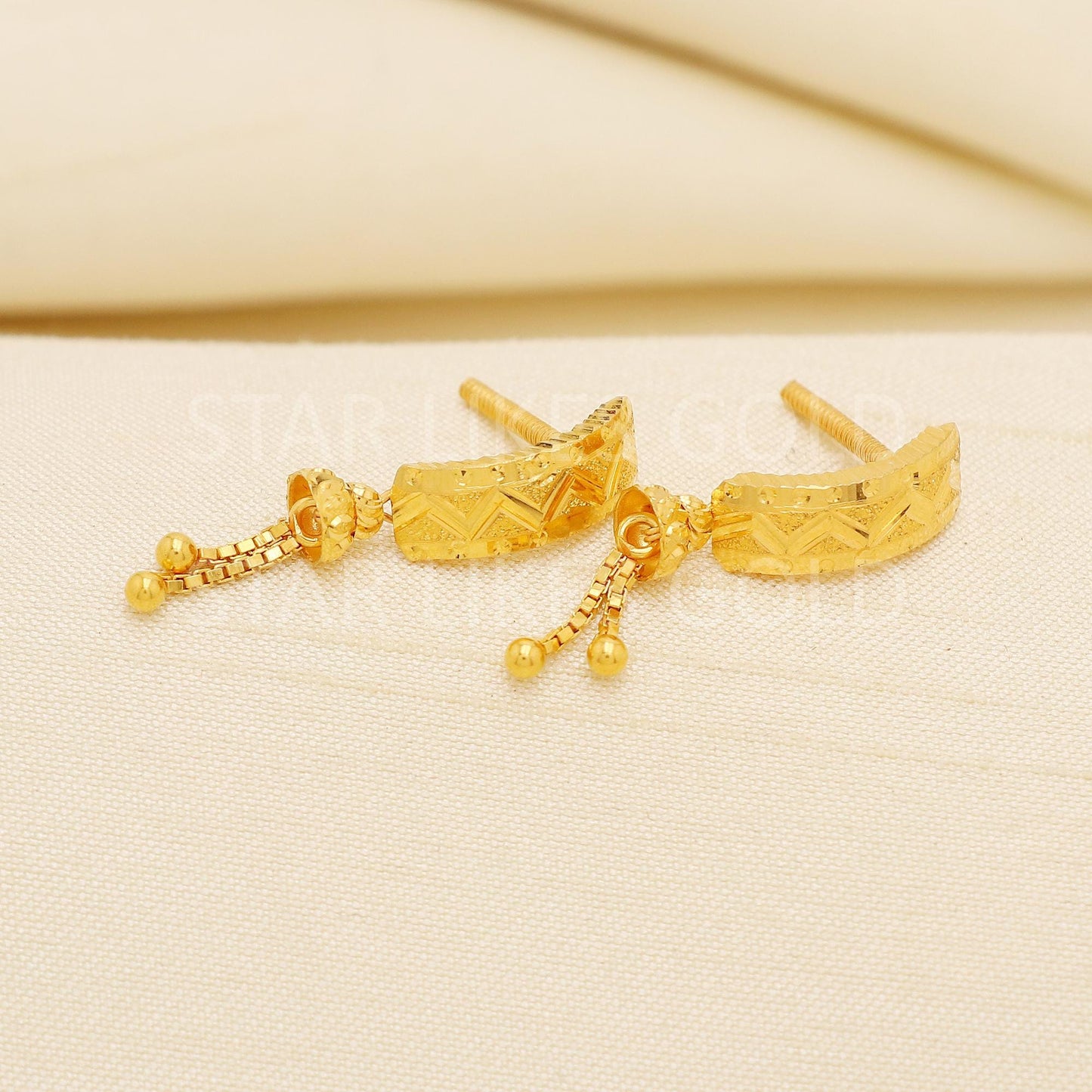Classy Hallmark 18k Gold High-Polish Geometric Dangles by starlikesgold, PR2207